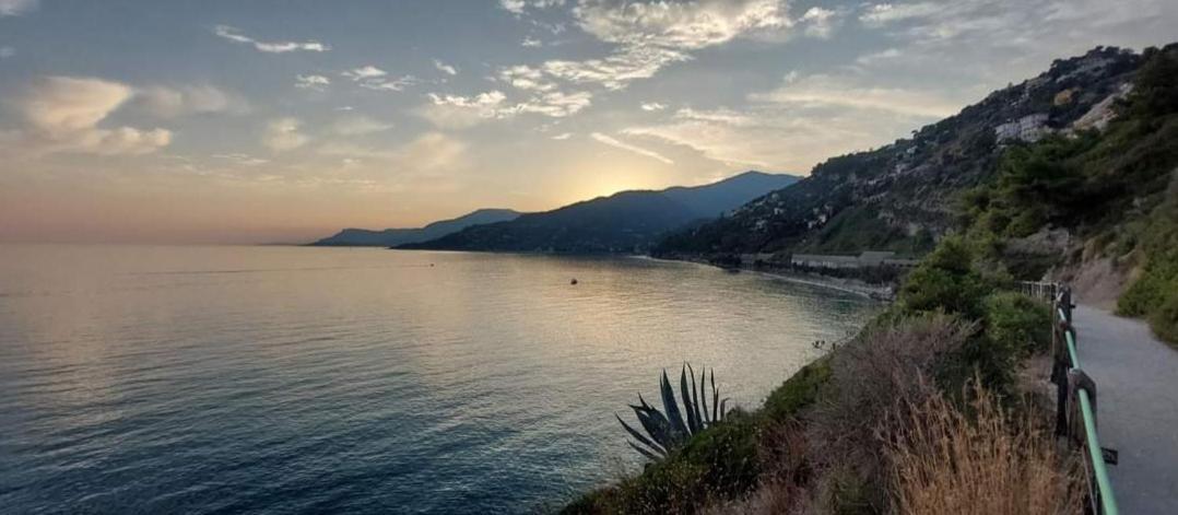 Casa Vacanze Paglino Ventimiglia Luaran gambar